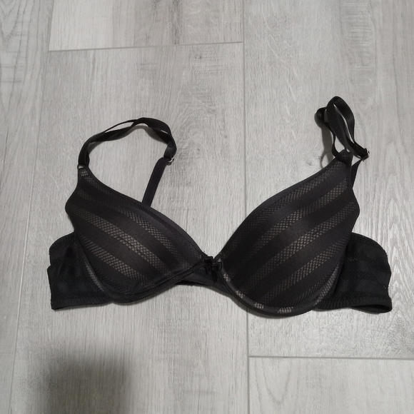 34 B black stripped bra - Picture 6 of 6